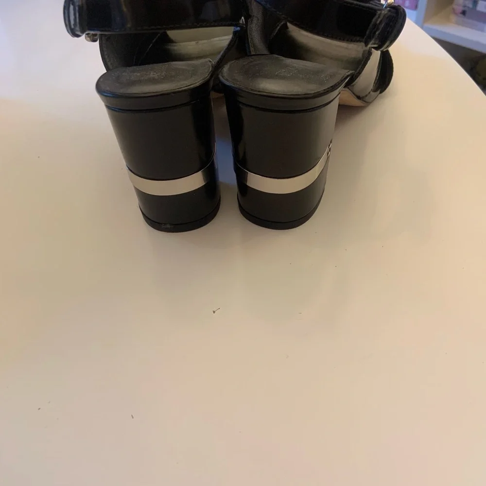 Stuart Weitzman - Picture 10 of 10